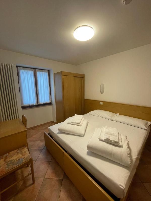 Classic Double or Twin Room image 3