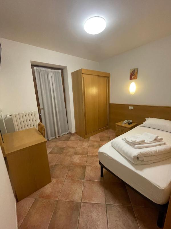 Classic Single Room image 1
