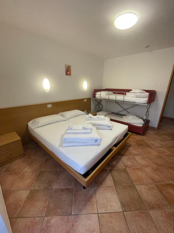 Classic Quadruple Room image 1