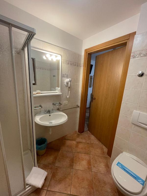 Classic Double or Twin Room image 1