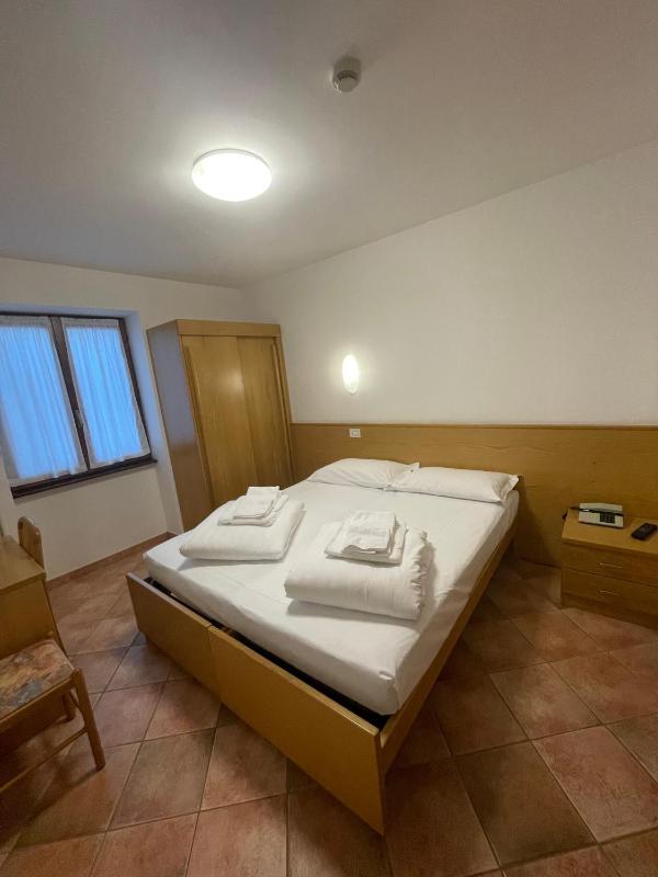Classic Double or Twin Room image 4