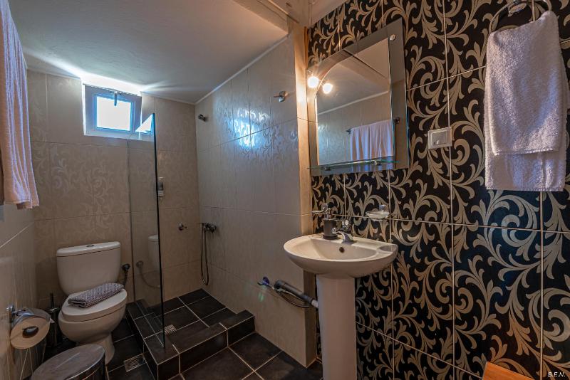 Quadruple Room with Sea View image 4