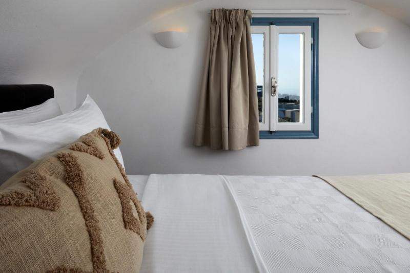 Suite Outdoor Heated Jacuzzi image 2