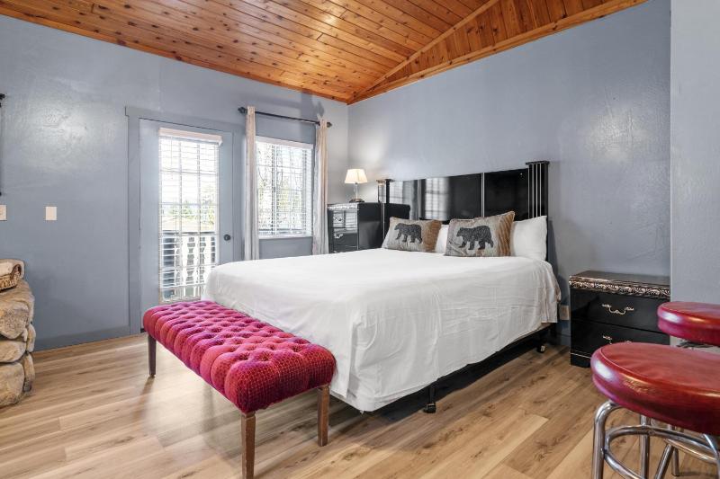 Studio with Spa Bath