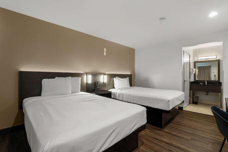 Quadruple Room - Disability Access image 2