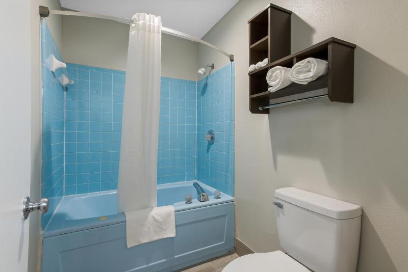 King Room with Spa Bath image 3