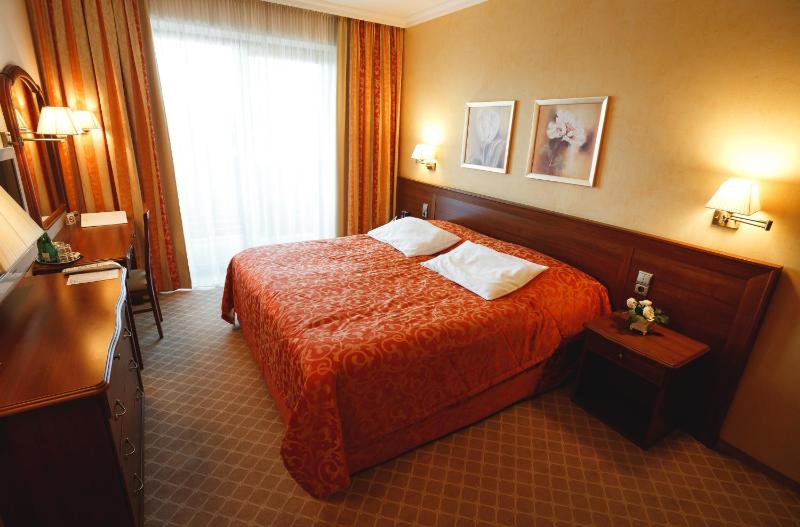 Double or Twin Room with Balcony image 3