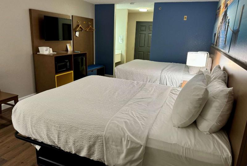 Days Inn by Wyndham Sarasota I-75 - image 20