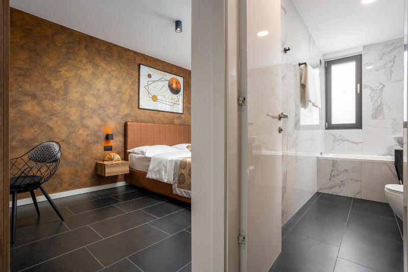 Superior Apartment image 2