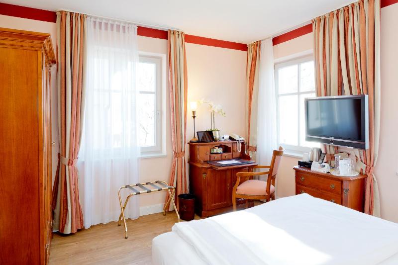 Double Room image 2