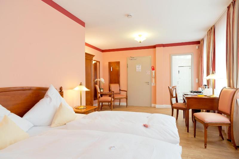 Superior Double Room image 2