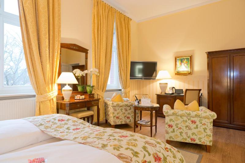 Superior Double Room image 4