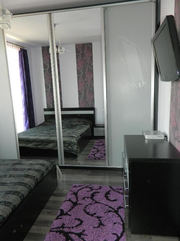 One-Bedroom Apartment image 2