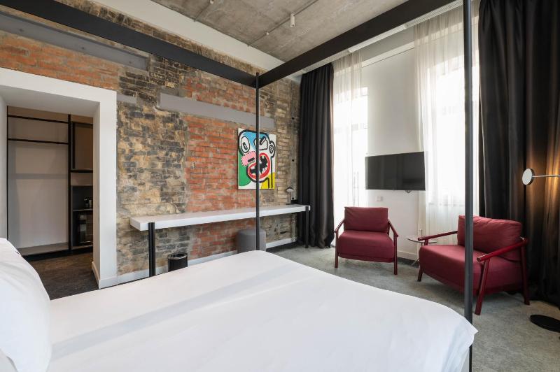 Junior Suite image 1
