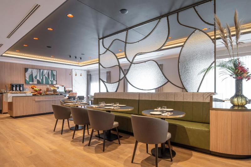 Junior King Suite - Club Lounge Access image 3