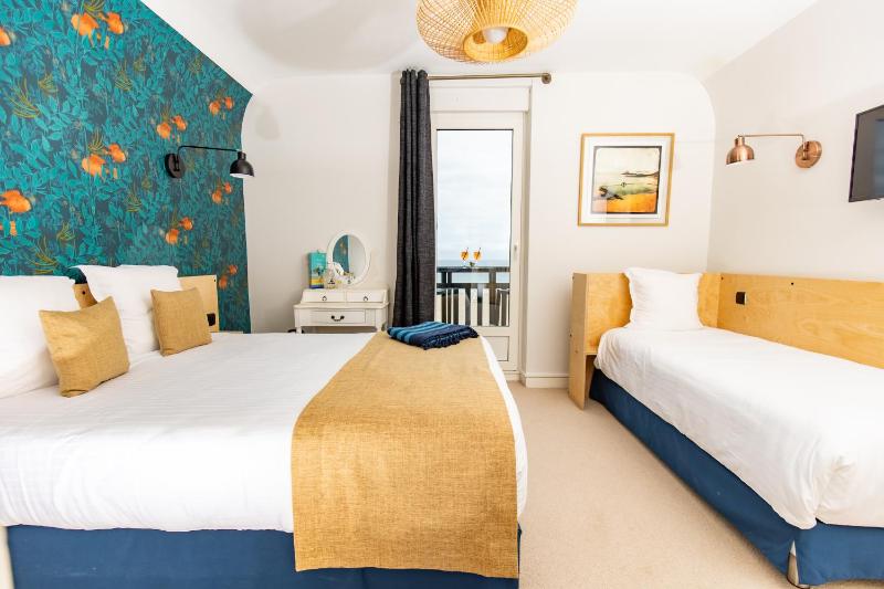Triple Room with Sea View image 3