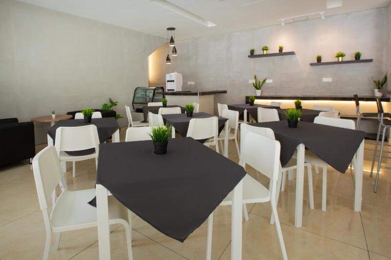 1 Hotel Signature - image 29