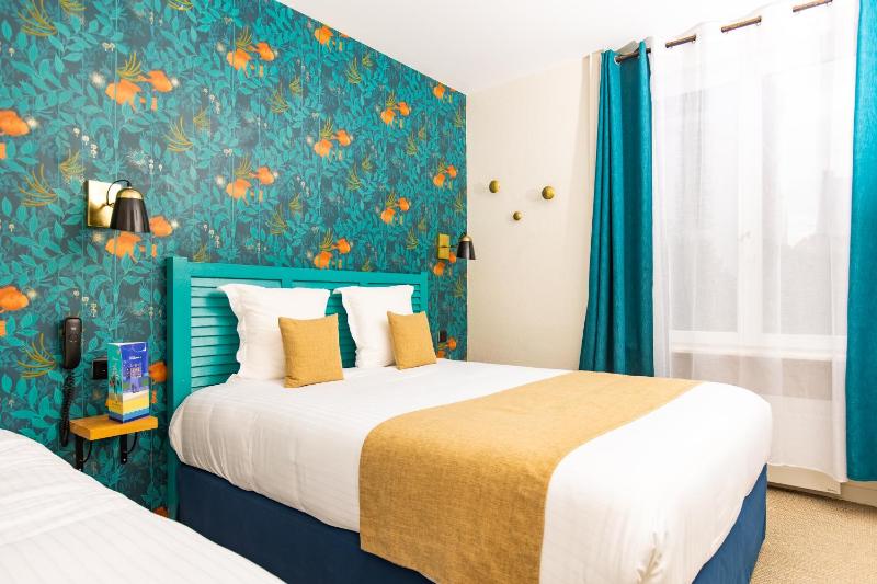 Quadruple Room with Courtyard View image 4