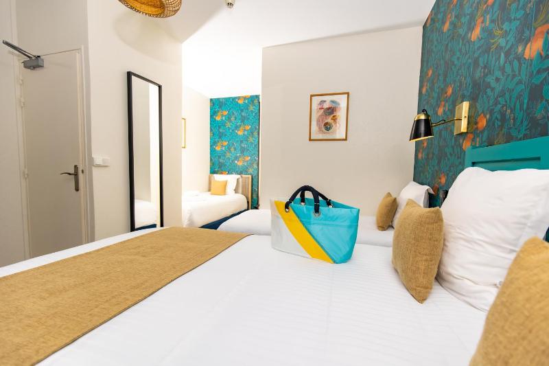 Quadruple Room with Courtyard View image 3