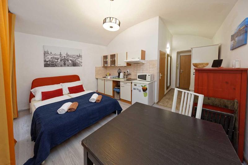Riverside Apartment - image 10