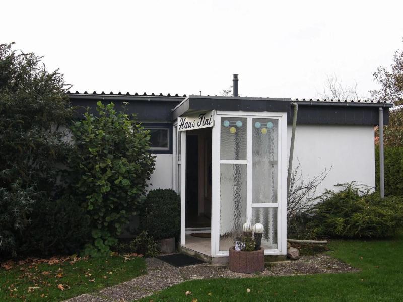 Attractive bungalow at the North Sea in Warwerort Images