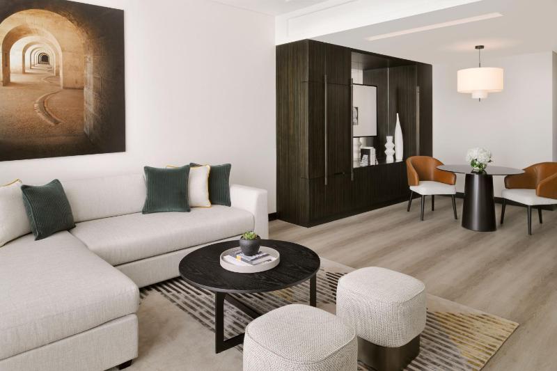 Deluxe Suite, Club lounge access, 1 Bedroom Suite, 1 King image 4