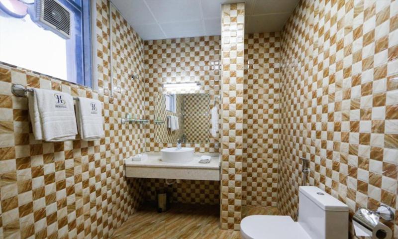 Twin Room image 3