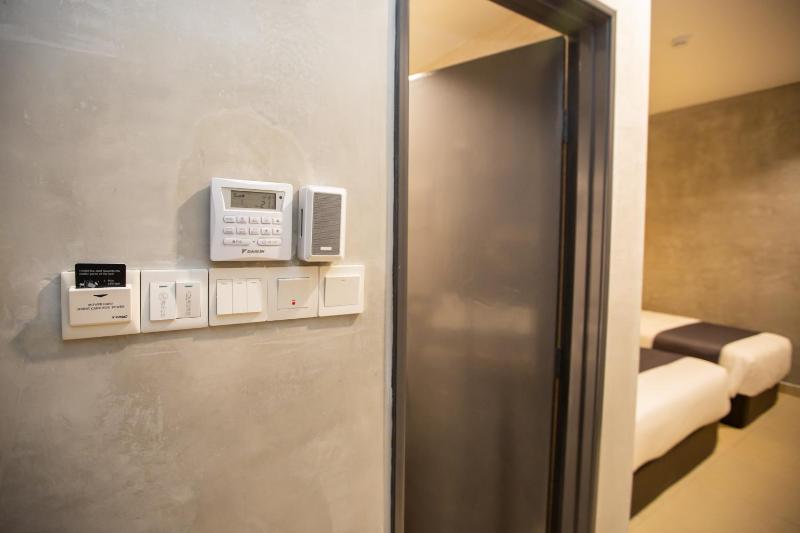 1 Hotel Signature - image 20