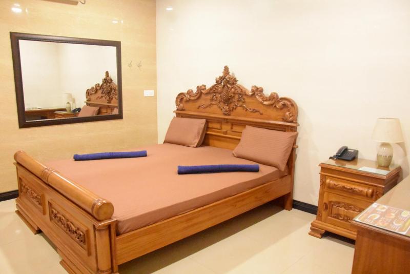 Deluxe Double Room image 2