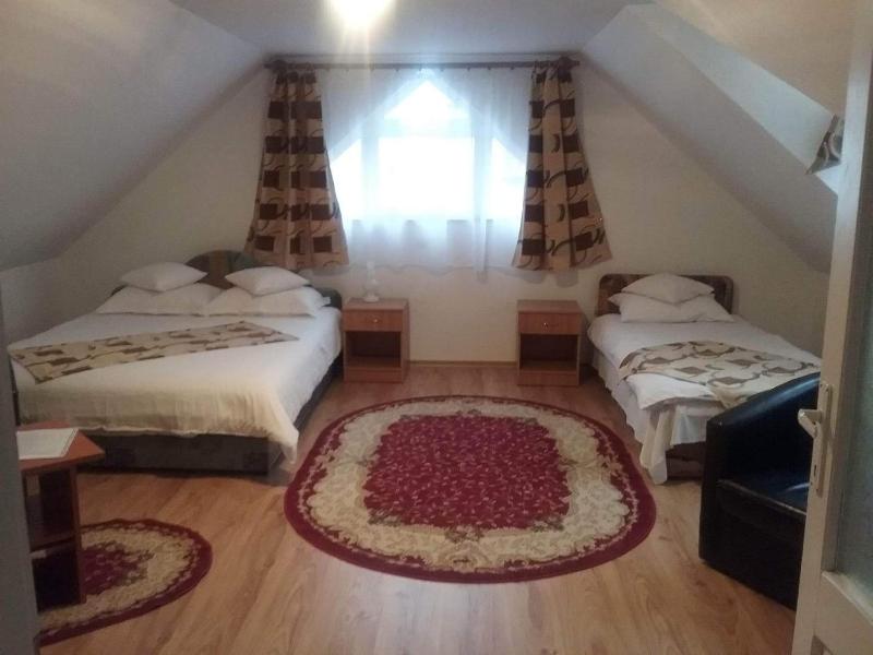 Triple Room with Shared Bathroom image 4