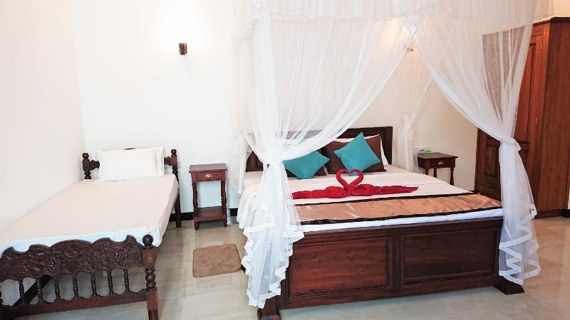 Tropical Inn - image 2
