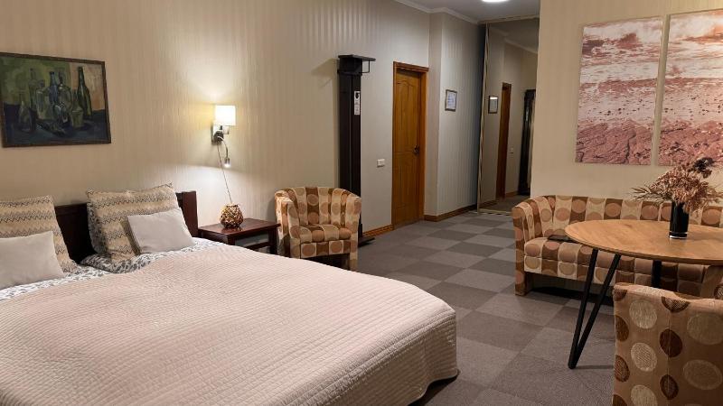 Family Room image 2