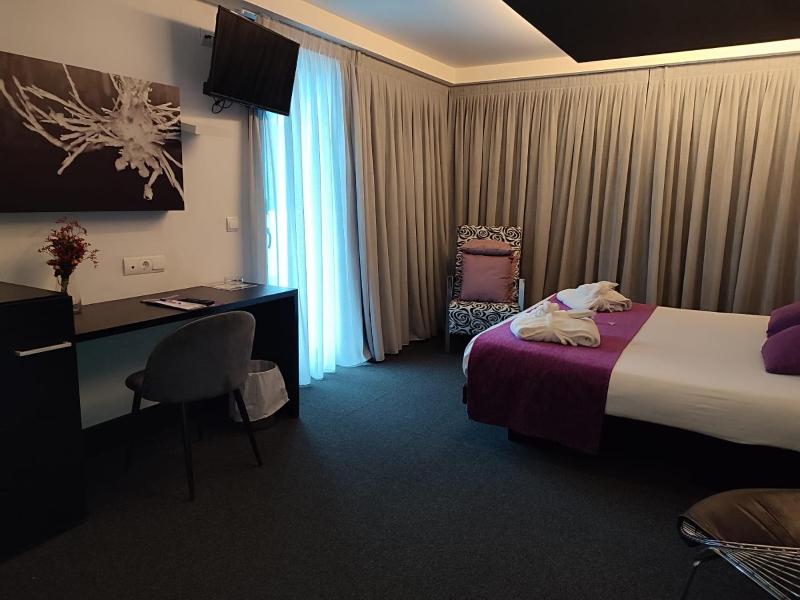 Premium double with heated mini pool on private terrace image 4