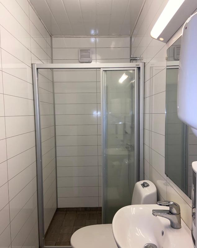 Single Room with Shared Bathroom image 4