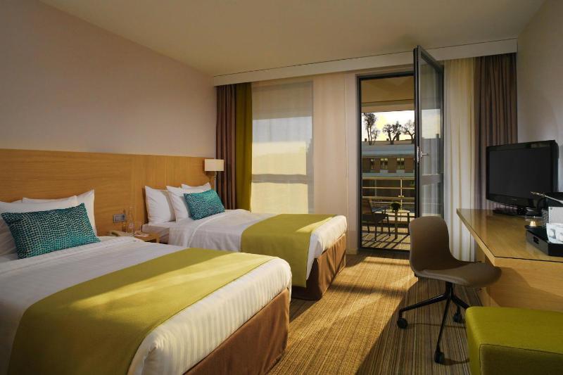 Superior Twin Room with Balcony image 3