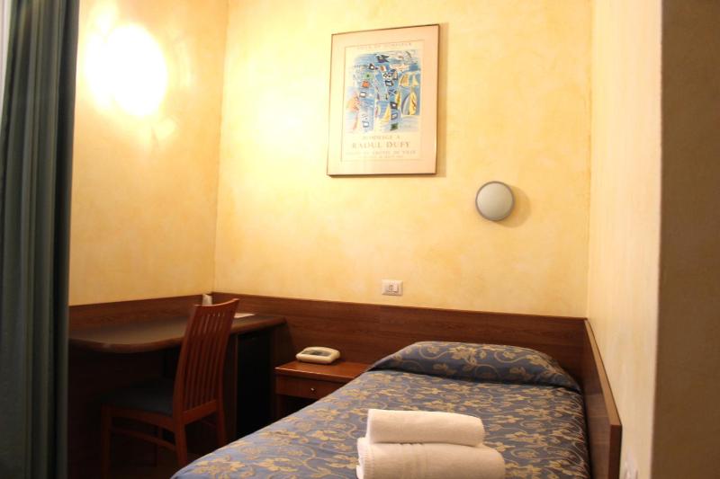 Single Room image 1