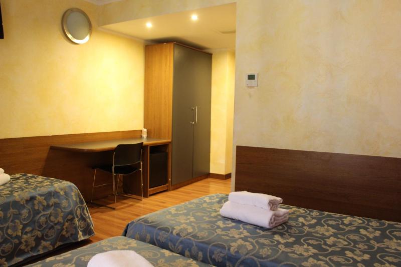 Triple Room image 3