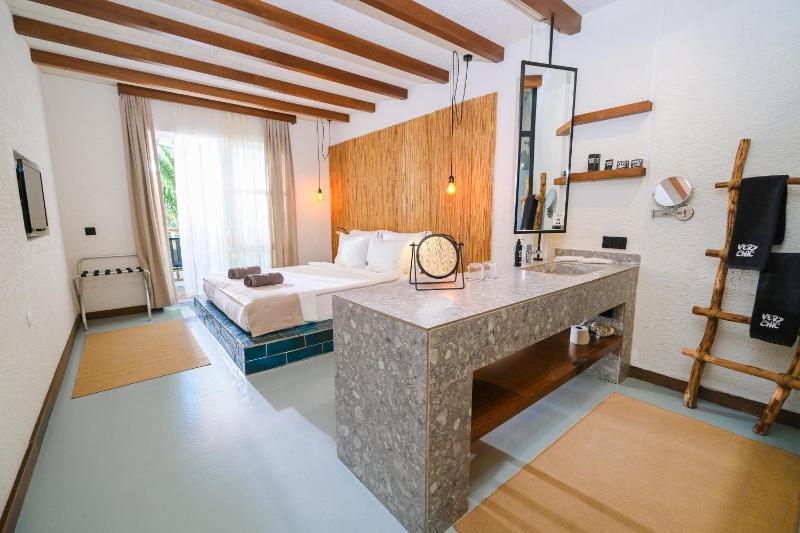 Double Room image 2