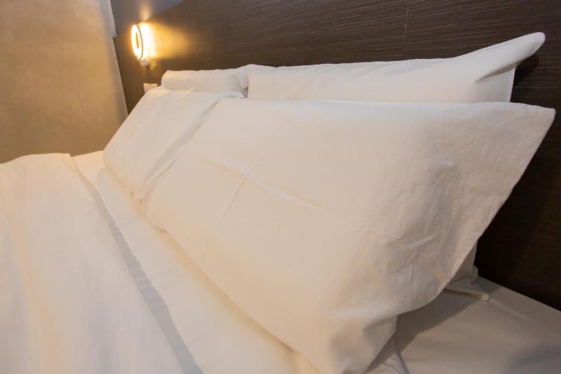 1 Hotel Signature - image 39
