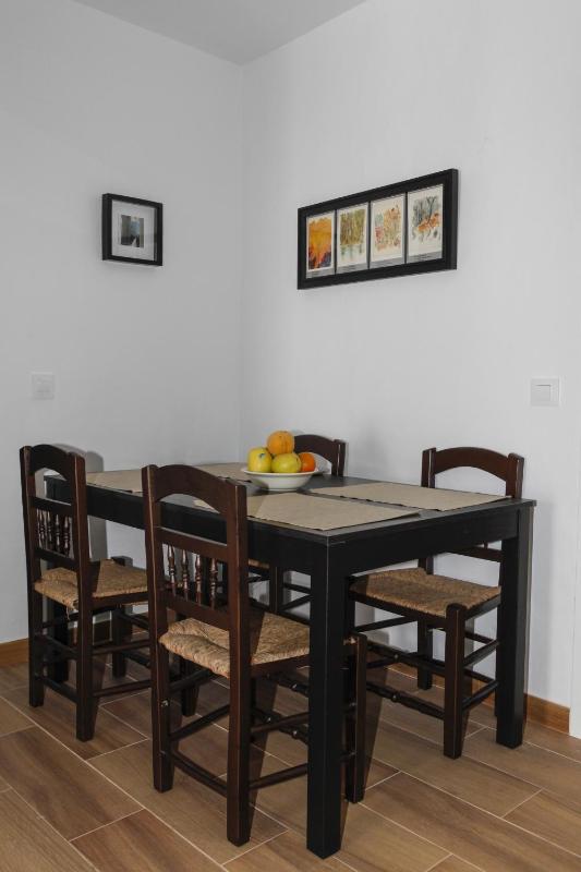 One-Bedroom Apartment image 3