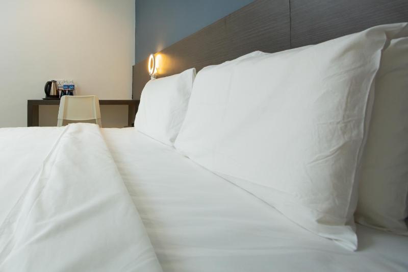 1 Hotel Signature - image 45