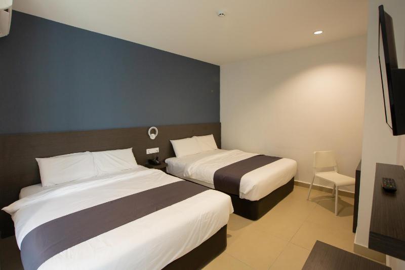 1 Hotel Signature - image 49