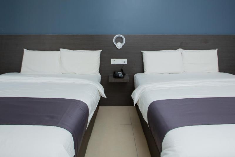 1 Hotel Signature - image 47