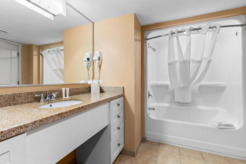 Three-Bedroom Suite with Ocean View image 4