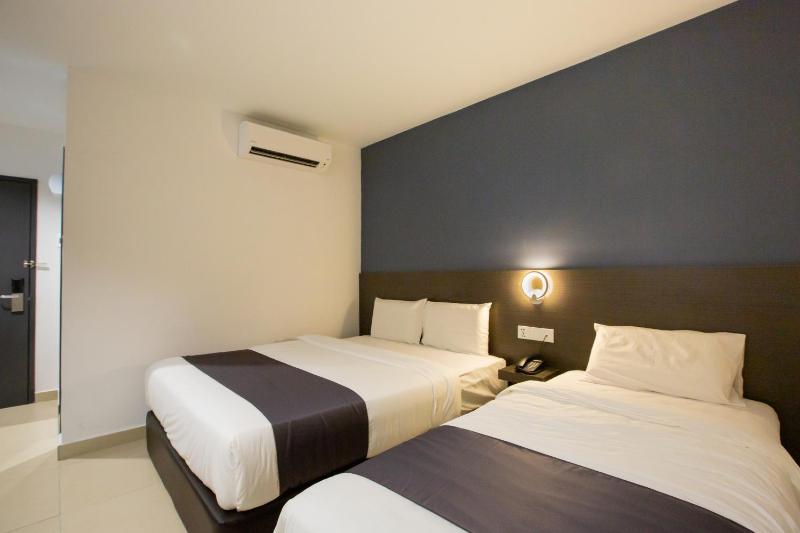 1 Hotel Signature - image 13