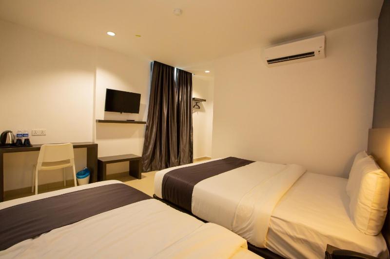 1 Hotel Signature - image 12