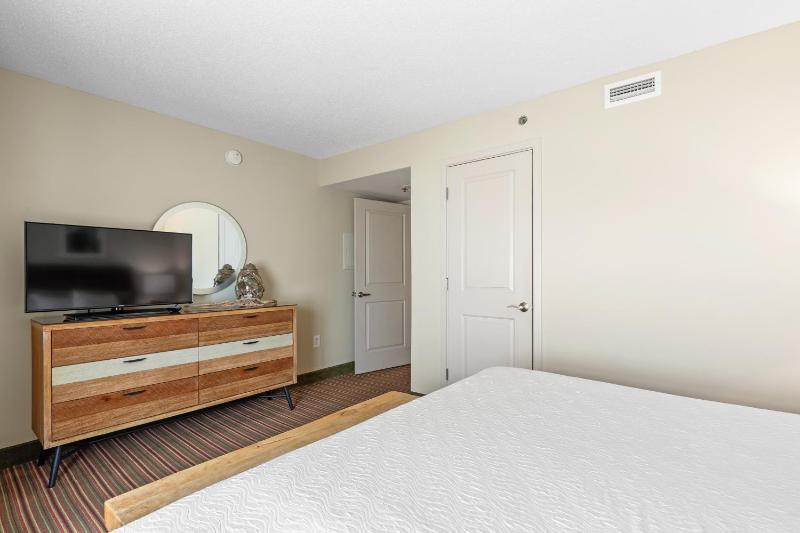 Three-Bedroom Suite with Ocean View image 3