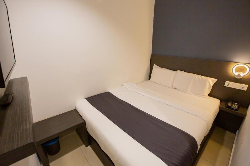 1 Hotel Signature - image 48