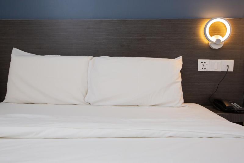 1 Hotel Signature - image 37