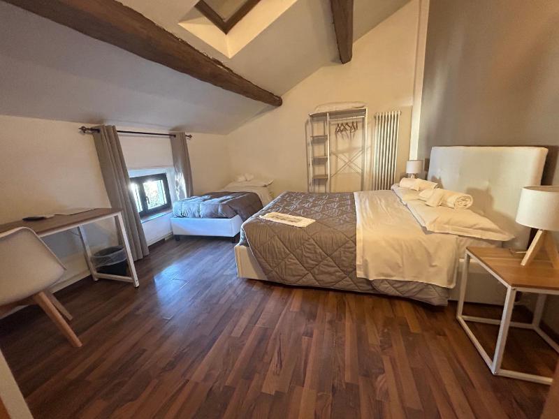 Triple Room with Private External Bathroom - Attic image 3